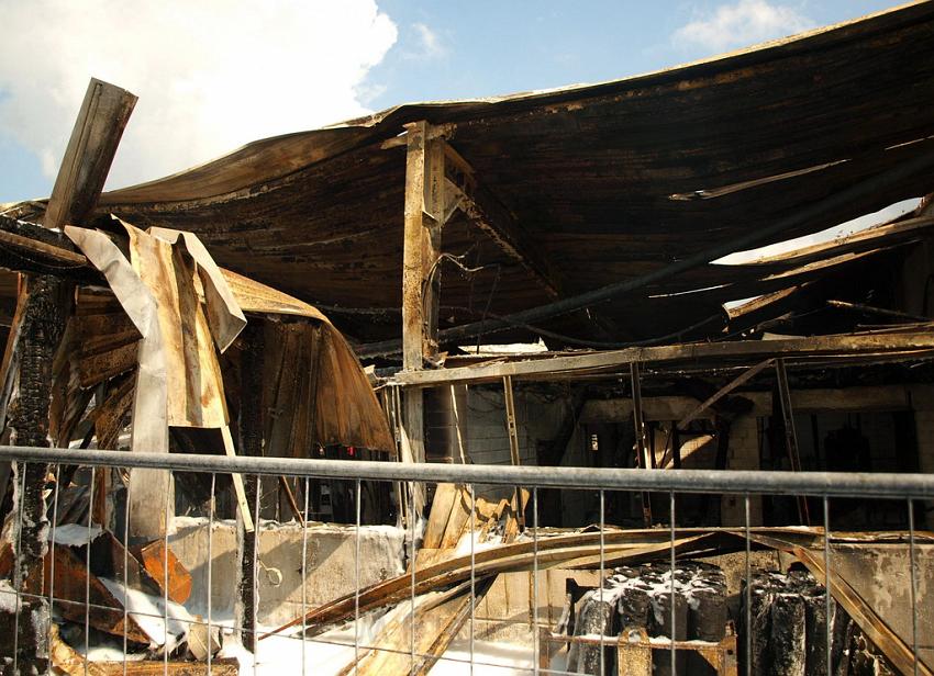 Feuer Halle Siegburg Gewerbegebiet Zange P087.JPG